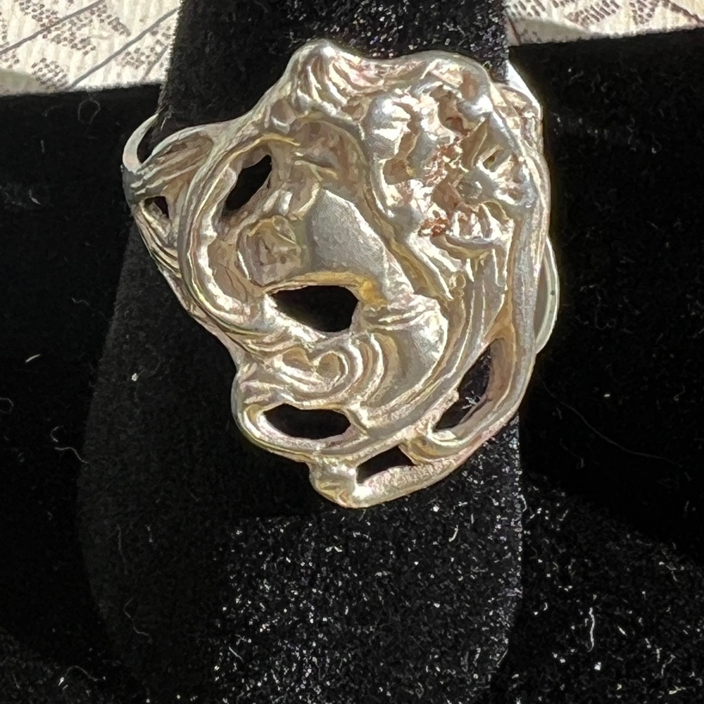 Art Nouveau Design Sterling Silver Ring